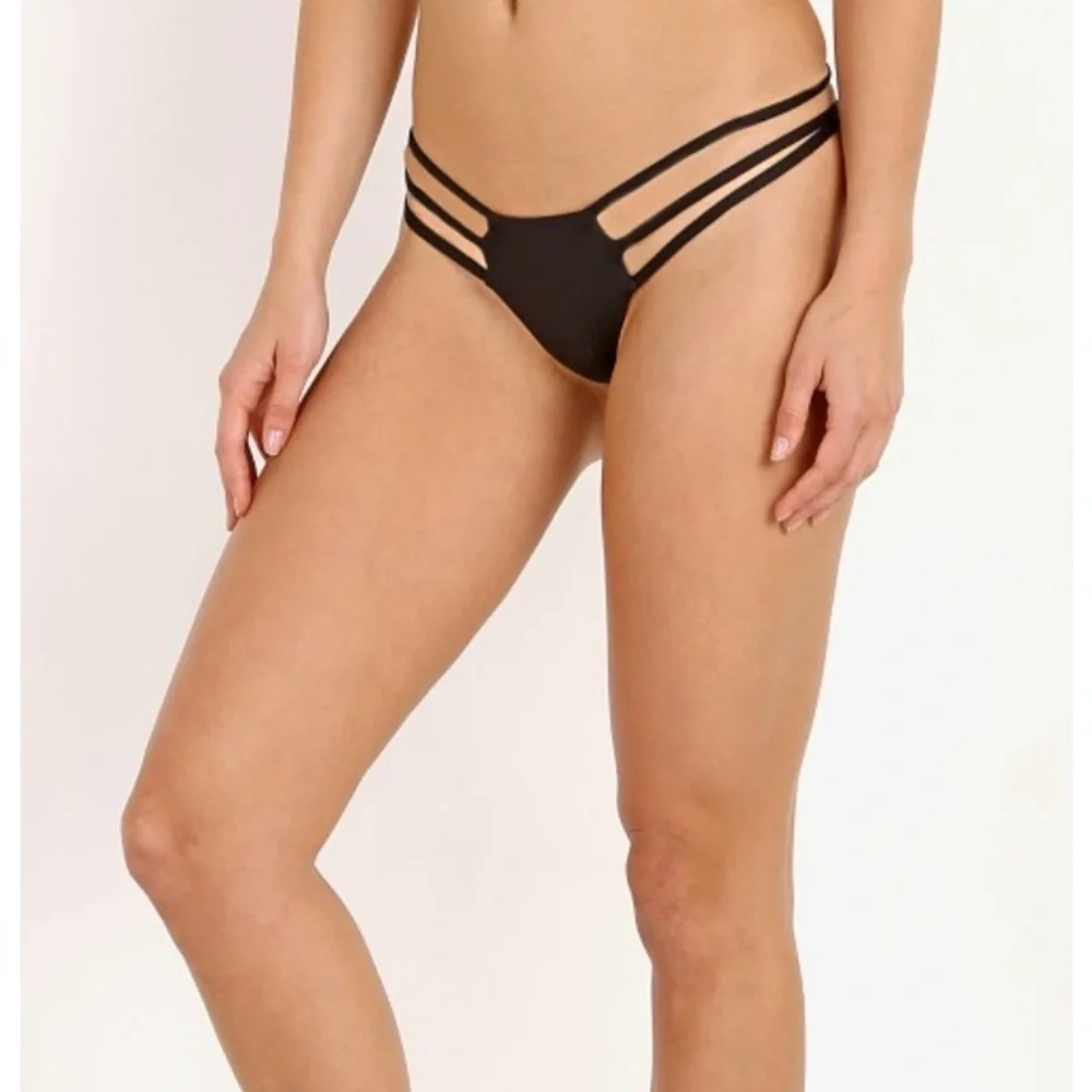 Frankie’s Bikini Sienna Bottoms thong-cheeky new with tags small